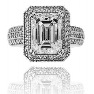 B. Designerski pierścionek z lupowo czystym diamentem ~5.00ct
