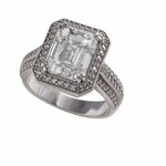 B. Designerski pierścionek z lupowo czystym diamentem ~5.00ct