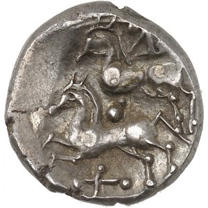 Bituriges / Incertaines du Centre-Ouest. Drachme aux chevaux superposés, Classe II au triskèle et à la croisette ND (milieu du IIe siècle avant J.-C.).
