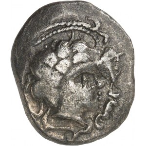 Armorique / Namnètes. Statère à l'hippophore, série 308B, en or bas et billon, à la petite tête ND (première moitié du Ier siècle avant J.-C.).