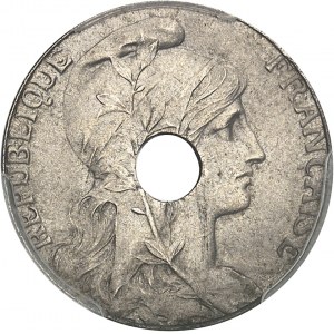 IIIe République (1870-1940). Épreuve de 5 centimes Daniel-Dupuis, perforée, flan court en nickel 1907, Paris.