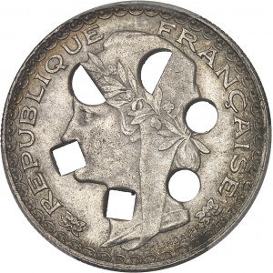 IIIe République (1870-1940). Essai de frappe de la piastre, avec perforations 1931, A, Paris.