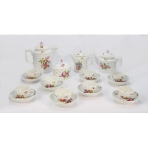 PRINZ FÜRSTENBERG PORCELAN MANUFACTURE, Antikes Glattes Kaffee- und Teeservice mit klassizistischen Formen