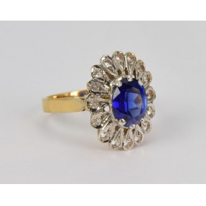 Ring with sapphire