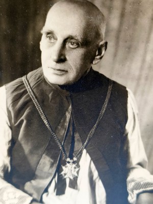 Ks. Jan Lewiński - Fotografia z Orderem Orła Białego