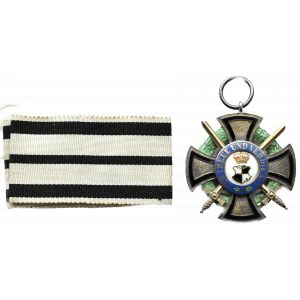 Niemcy, Order Książęcy Krzyża Honorowego Hohenzollernów III klasy z Mieczami, wstążka, oryginalne pudełko, RZADKIE