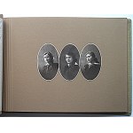 [ALBUM]. Album mit Fotos der Oberin, der Erzieherinnen und der Absolventinnen des Warschauer Fraueninternats [???]....