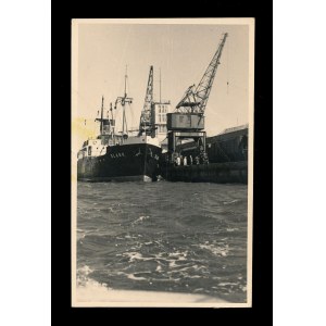 Gdynia Postcard showing a ship at the wharf (679)