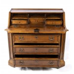 Italian walnut bureau - 18th century, with three drawers at the bottom. Height x width x depth: 112 x 125 x 57 (+11cm open flap) cm. Item condition grading: ***** excellent.