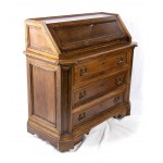 Italian walnut bureau - 18th century, with three drawers at the bottom. Height x width x depth: 112 x 125 x 57 (+11cm open flap) cm. Item condition grading: ***** excellent.