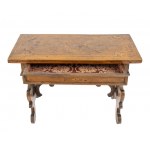 Italian inlaid desk - 18th century, with a so-called 'goat' construction, typical of the Italian area is made of walnut wood and with maple inlays. Height x width x depth: 78.5 x 113 x 56 cm. Item condition grading: *** fair (broken lower crosspiece).