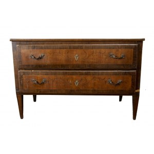 Italian Louis XV walnut inlaid chest of drawers - 18th century, with floral motif inlays in polychrome wood on the top and sides, two drawers on the front. Height x width x depth : 81 x 124 x 59 cm. Item condition grading:**** good.