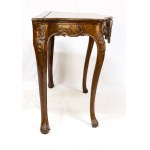 Veneto walnut table - mid-18th century, made of walnut with movable flip-top on the front with cabriolet legs. Height x width x depth: 79 x 128 x 58 cm. Item condition grading: **** good.