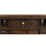Lombardy Renaissance sideboard - 17th century, provenance Giovanelli family, with carvings typical of the Lombardy area, circa 17th century. In walnut wood. On the sides of the two finely carved doors are columns with caryatids. Dimensions height x width 