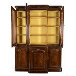 English Victorian bookcase - mid-19th century, In walnut burl, three-door with break front without drawers. Height x width x depth: 242 x 180 x 59 cm. Item condition grading: **** good.