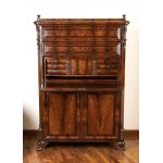 Biedermeier Secretaire - Northern Europe, mid-19th century, Mahogany feather veneer with pull-out shelf inside the cabinet. Lower part with two doors. Height x width x depth: 150 x 101 x 55 cm. Item condition grading: **** good.