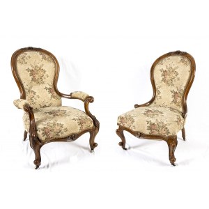 Pair of English Victorian armchairs - 19th century, walnut, finely carved. Height x width x depth: 100 x 62 x 50 cm. Item condition grading: **** good.