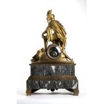 Bronze mantel clock - France, early 19th century, Green marble and gilded bronze case with base, surmounted by a gilded bronze representation of Achilles. so. Circular dial with Roman numerals, movement with wire suspension, pendulum regulator and hour an