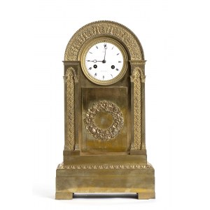 Bronze mantel clock - France, late 18th century, LEPIN, Neoclassical line arched gilt bronze fireplace case. White enamel dial with Roman numerals and black spheres signed Lepin horloger du Roi, movement with wire suspension, pendulum regulator and hour
