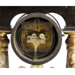 Rare mantel clock with music box - Austria, Biedermeier early 19th century, temple architectural structure composed as follows: rectangular rosewood base decorated in the lower part with a motif of vertical grooves, the front inlaid with two eagle heads a