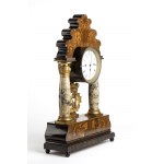 Rare mantel clock with music box - Austria, Biedermeier early 19th century, temple architectural structure composed as follows: rectangular rosewood base decorated in the lower part with a motif of vertical grooves, the front inlaid with two eagle heads a