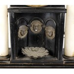 Mantel clock - Austria, Biedermeier early 19th century, temple architectural structure composed as follows: rectangular ebonised wooden base; in the middle part, flanked by two marble columns with gilded wooden plinths and capitals, a fountain with lion h