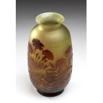 Glass vase - Émile Gallé (1846-1904) - Nancy, acid-etched cameo glass in the tones of green and brown, decorated with a floral motif. Signed in cameo below. Height 26 cm, base diameter 9 cm. Item condition grading: **** good.