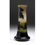 Glass vase - Émile Gallé (1846-1904) - Nancy, acid-etched cameo glass in the tones of prune and green, decorated with a woodland landscape. Signature engraved below. Height 25 cm, base diameter 12 cm. Item condition grading: **** good.