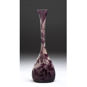 Siliflore glass vase - Émile Gallé (1846-1904) - Nancy, acid-etched cameo glass in the tones of prune and powder, decorated with a floral motif. Signed in cameo below. Height 28 cm, base diameter 8 cm. Item condition grading: **** good.