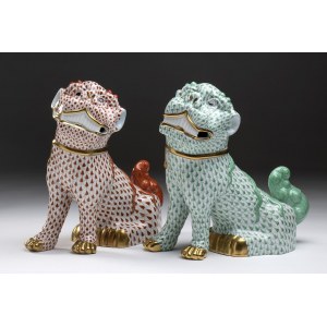 A pair HEREND porcelain Big Fo-Dog - Hunghary, in white porcelain with green and coral red decoration and gilded details. Signed on the base Herend - Hunghary - Handpainted and numbered 176 and 178. Height x width x depth: 25 x 26 x 11 cm. Item conditio