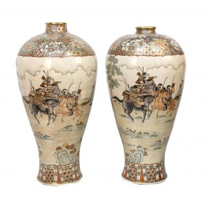 A pair of Japanese Imari vases - first half 20th century, enamelled and painted with battle scenes. Height x diametro: 112 x 60 cm. Item condition grading: ***** excellent.