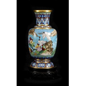 Chinese cloisonné vase - 20th century, enamelled in cloisonné technique. Height x diameter: 23 x 10 cm. Item condition grading: **** good.