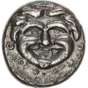 Mysia - Parion (350-300 př.Kr.), Hemidrachma, hlava Gorgony zepředu / býk zleva se ohlíží dozadu