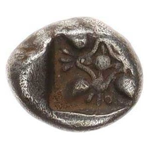 Ionie - Miletos (cca 525 př. Kr.), Trihemiobol (1 1/2 obolu) 1,113 g, Hlava lva zleva / ornament hv
