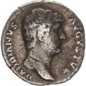 Hadrianus (117-138), Denár, stojící Liberalitas zprava, vysypává roh hojnosti