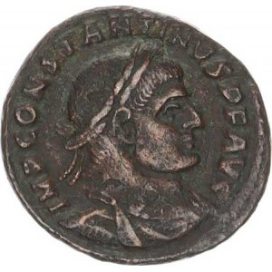 Constantinus I. (306-337), AE 21, stoj.Viktorie pokládá štít s nápisem na olrář, u nohou svá
