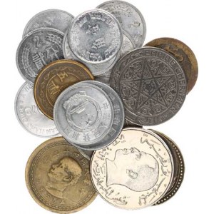 Konvolut, 18 kusů téměř různých mincí (Vietnam, Čína, Nepál...) 1x Ag