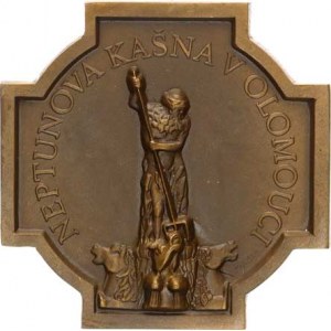 Olomouc, Neptunova kašna, socha na podstavci, opis / 7mi řádkový nápis