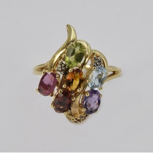 Ring with precious stones