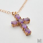 Cross necklace with amethysts - 375 gold