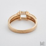 Ring with aquamarine and diamonds - 375 gold