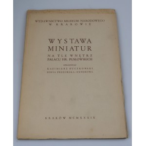VÝSTAVA MINIATUR NA POZADÍ INTERIÉRU PALÁCE HR. PUSŁOWSKICH paláce (katalog 1939)