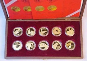 Sada 10 zlatých mincí Hrady České republiky 2016 - 2020, certifikáty, kapsle, luxusní dřevěná etue, Au,