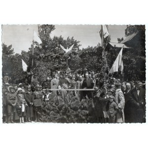 [PI£SUDSKI Joseph surrounded by military and population. Unknown ceremony. 1920s?]