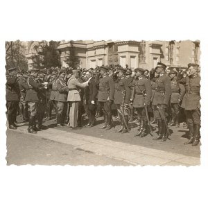 [PI£SUDSKI Jozef during the ceremony of awarding the Virtuti Militarii orders. 1920s]