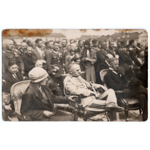[PIŁSUDSKI Józef s manželkou Aleksandrou během oslav 5. Zjazdu Legionistów v Kielcích. 1926]