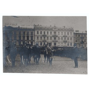 [PIŁSUDSKI Józef during the review of military units before the parade on the occasion of the fifteenth anniversary of the 1st Cavalry Regiment. Warsaw 1929]