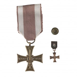 Cross of Valor 1944 with miniature