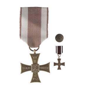 Cross of Valor 1944 with miniature