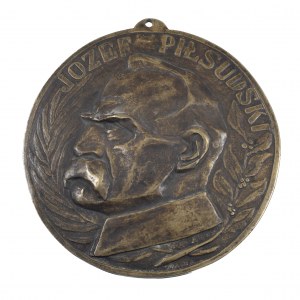 Medalion autorstwa Feliksa Robakowskiego z wizerunkiem Józefa Piłsudskiego